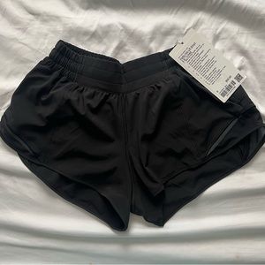 Lululemon Hotty Hot LR  shorts size 6 2.5” lined
